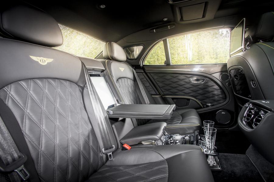 Интерьер Bentley Mulsanne Speed 2016 года  (фото 6 из 31)